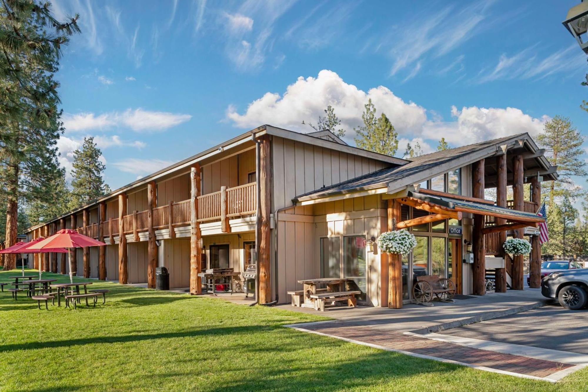 Best Western Ponderosa Lodge Систърс Екстериор снимка