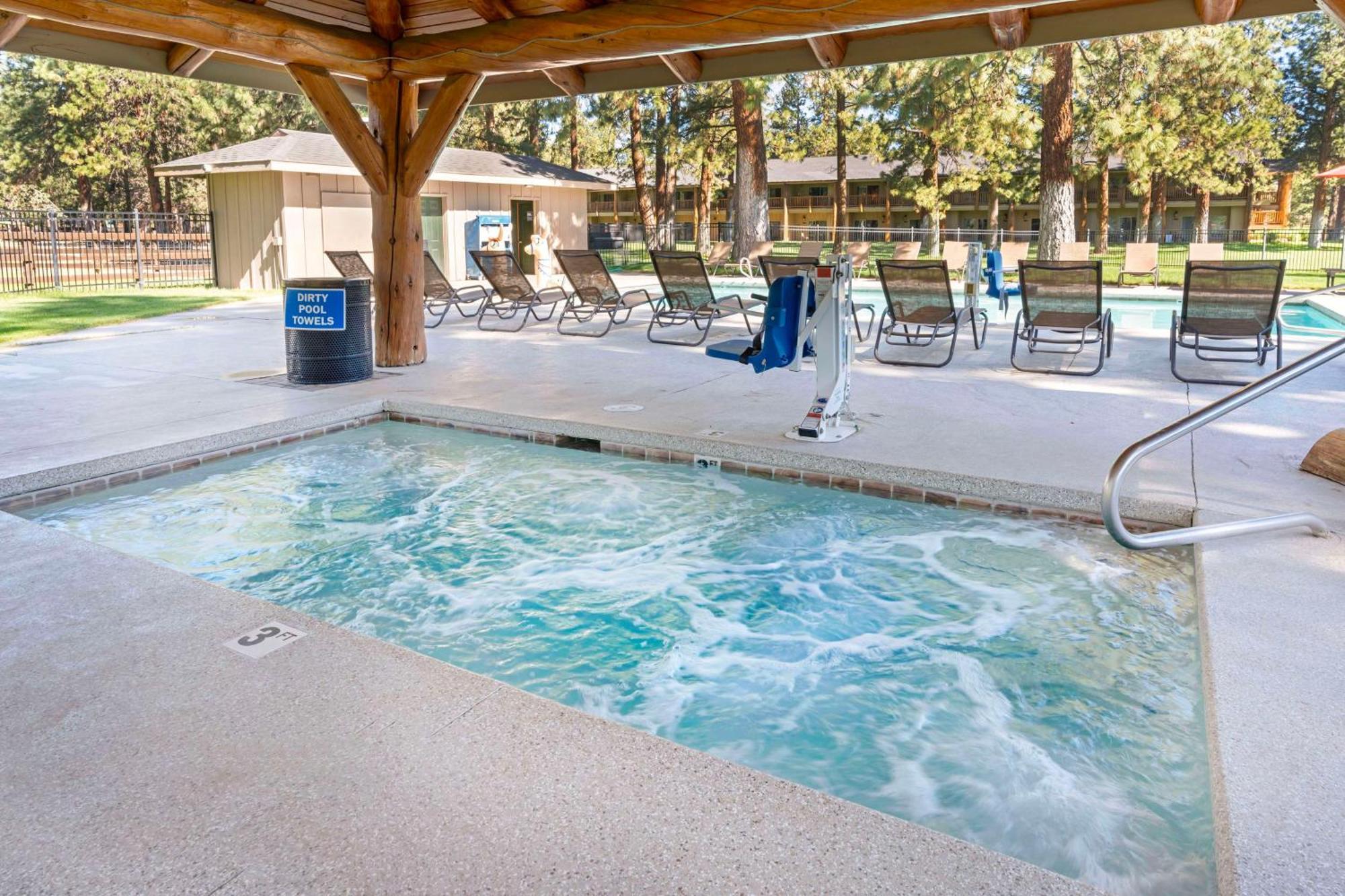 Best Western Ponderosa Lodge Систърс Екстериор снимка