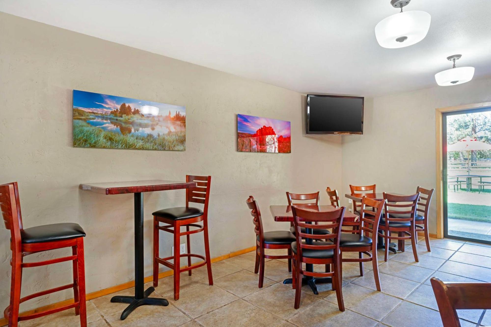 Best Western Ponderosa Lodge Систърс Екстериор снимка