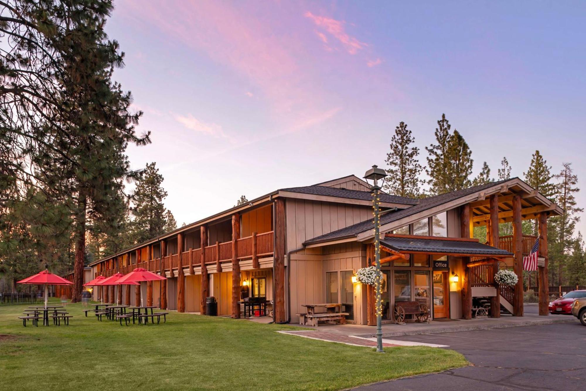 Best Western Ponderosa Lodge Систърс Екстериор снимка