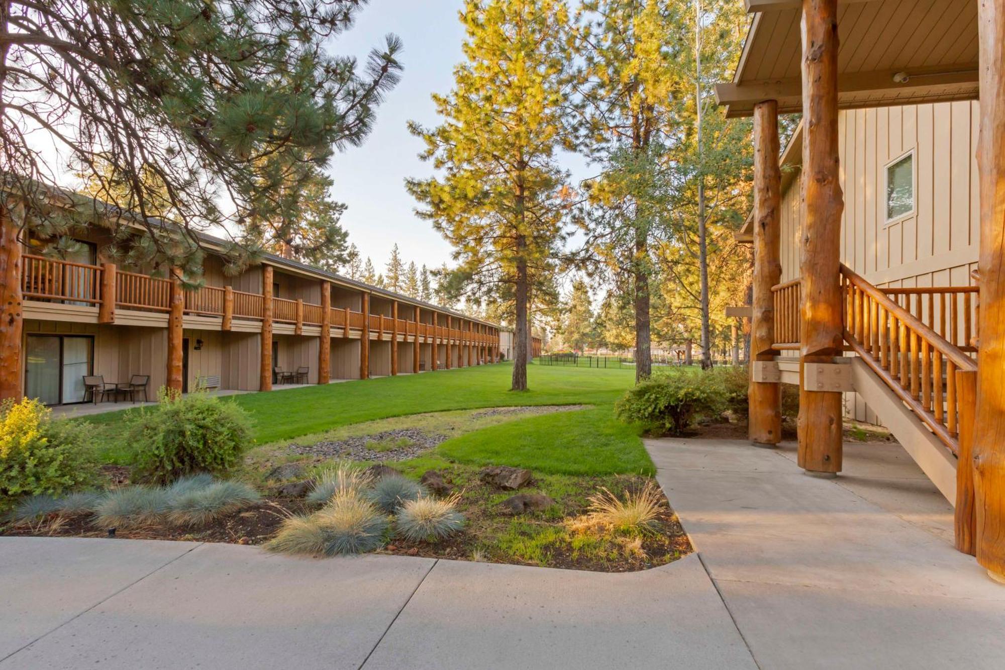 Best Western Ponderosa Lodge Систърс Екстериор снимка