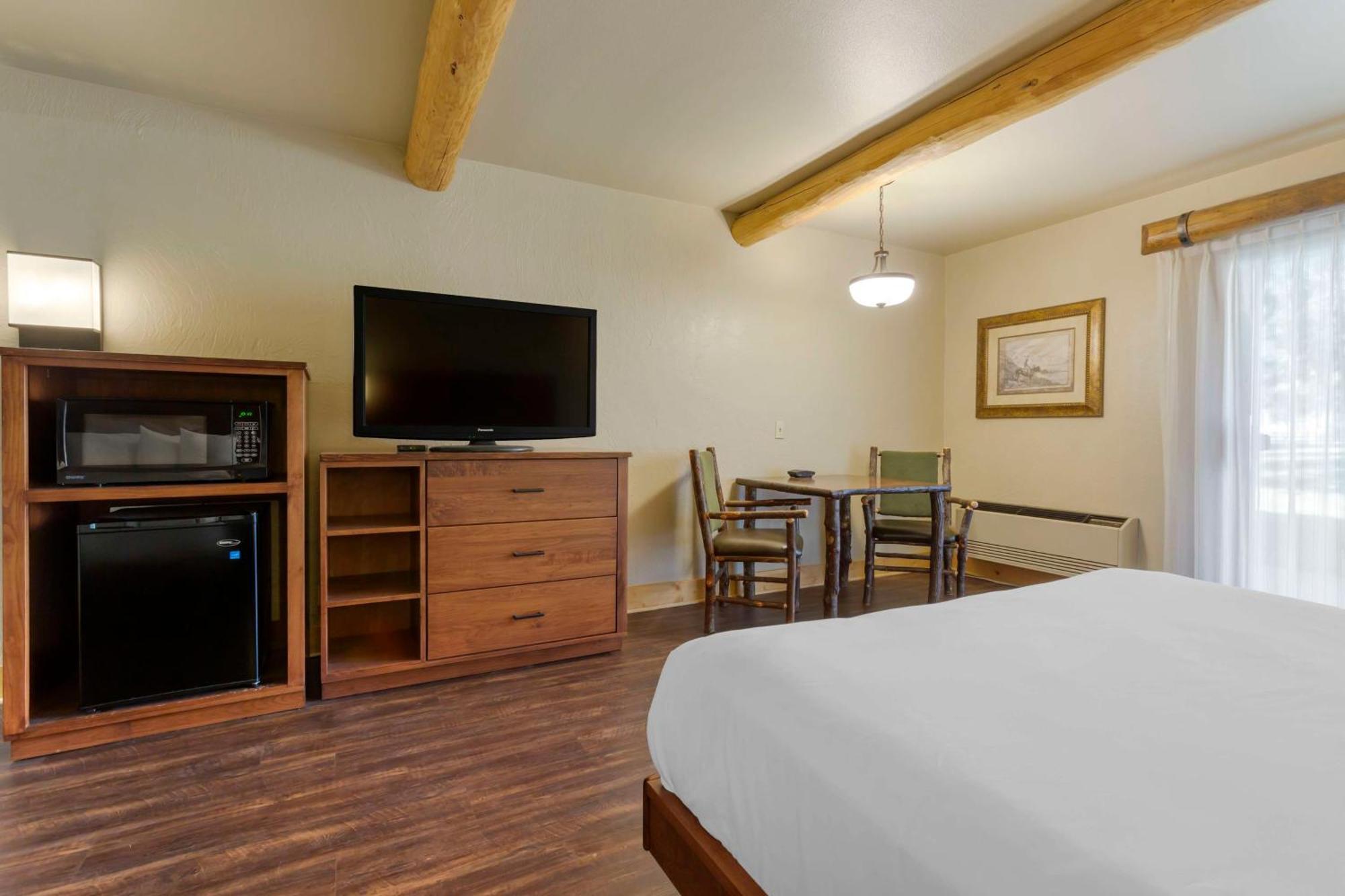 Best Western Ponderosa Lodge Систърс Екстериор снимка