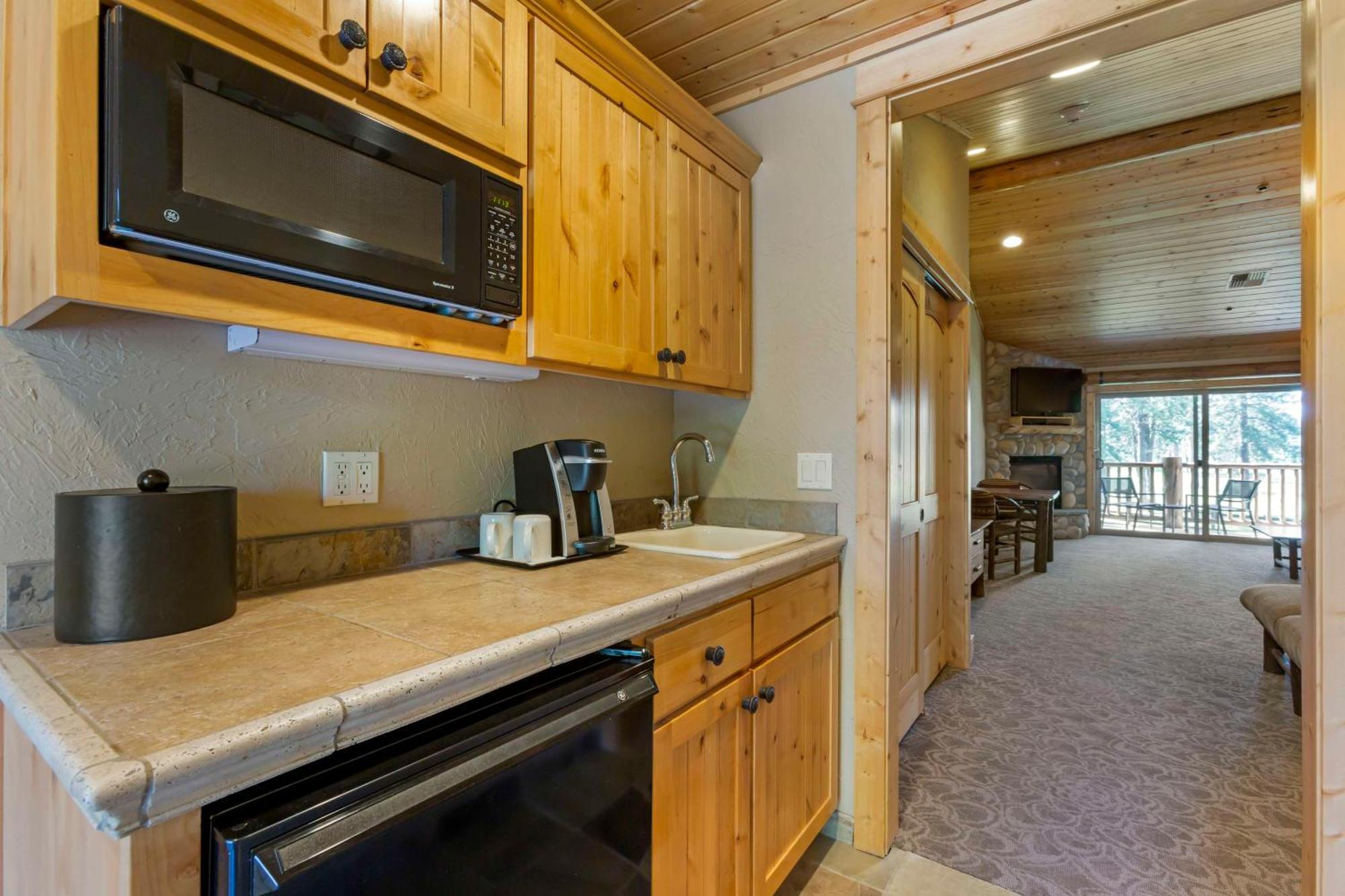 Best Western Ponderosa Lodge Систърс Екстериор снимка